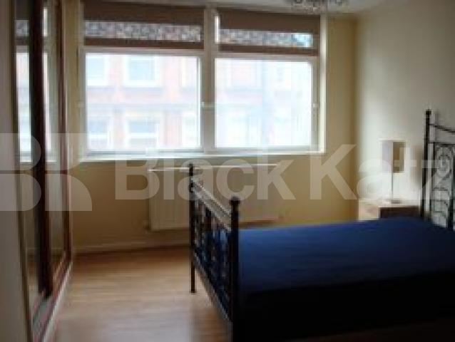 			MINUTES TO HYDE PARK!, 3 Bedroom, 1 bath, 1 reception Flat			 Moscow Road, QUEENSWAY